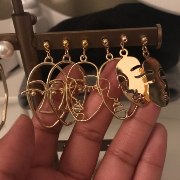 Brandy Melville Gold Abstract Face Earrings Vintag - Picture 6 of 6
